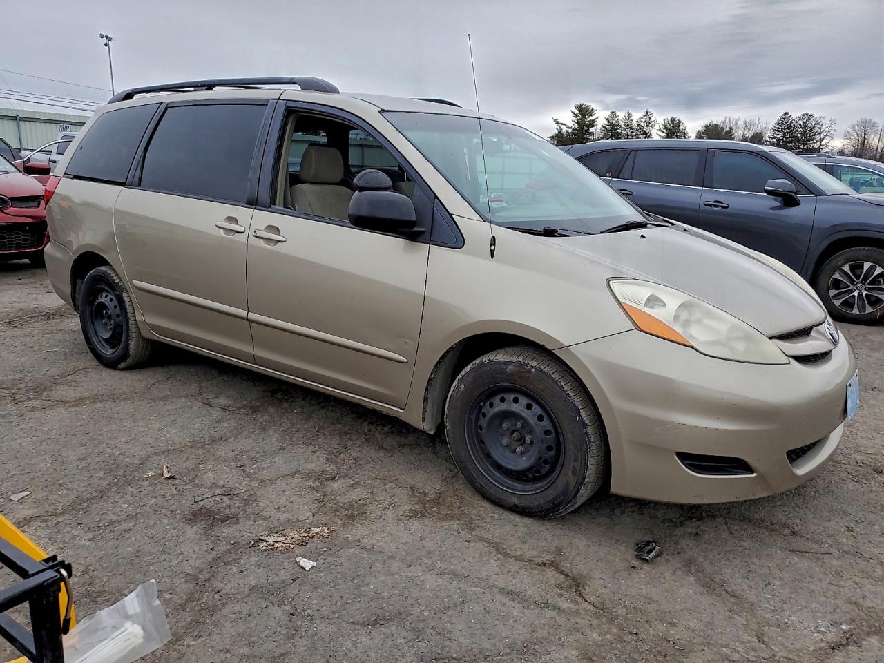 2007 TOYOTA SIENNA CE photo 4