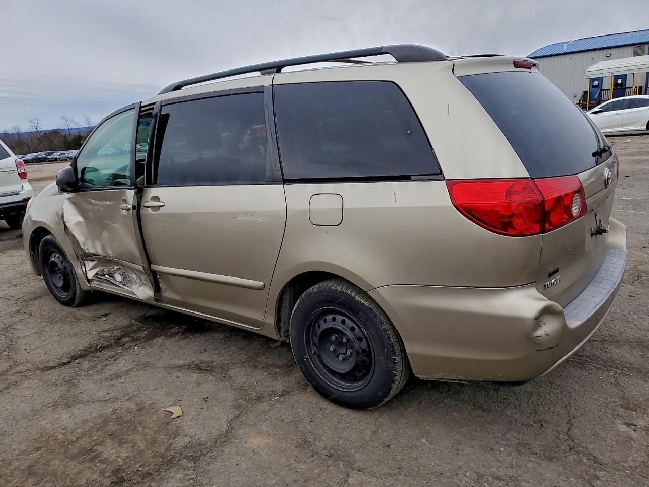2007 TOYOTA SIENNA CE photo 2