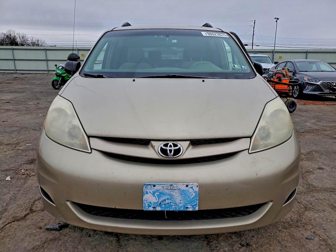 2007 TOYOTA SIENNA CE photo 5