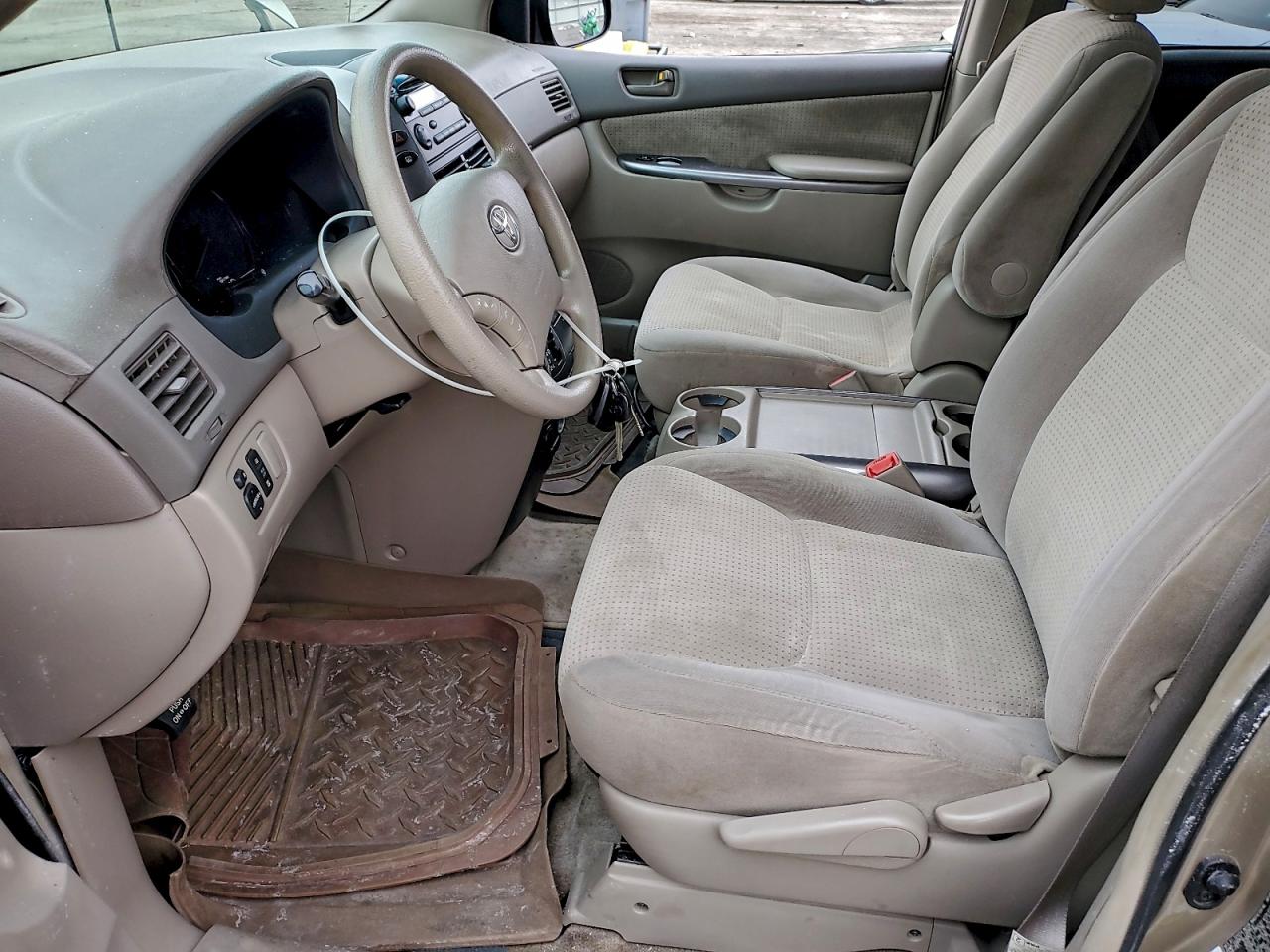 2007 TOYOTA SIENNA CE photo 7