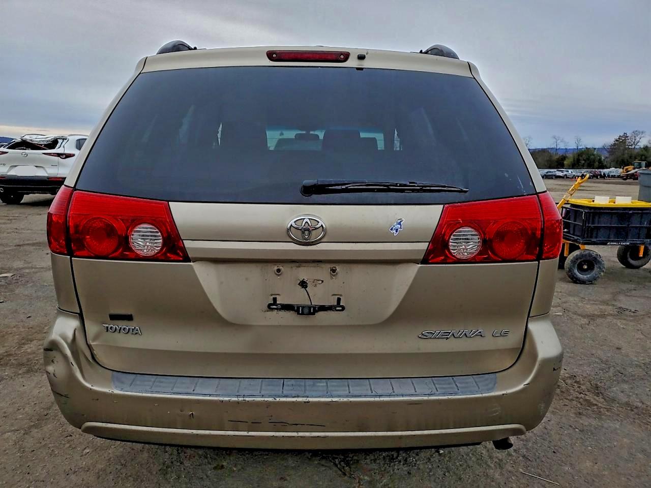 2007 TOYOTA SIENNA CE photo 6