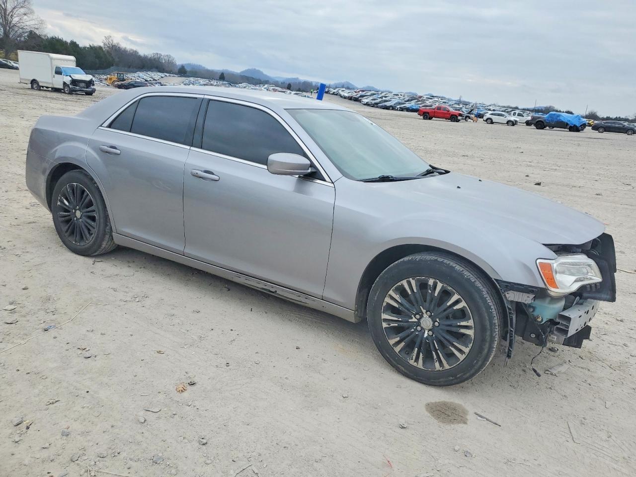 2014 CHRYSLER 300 photo 4