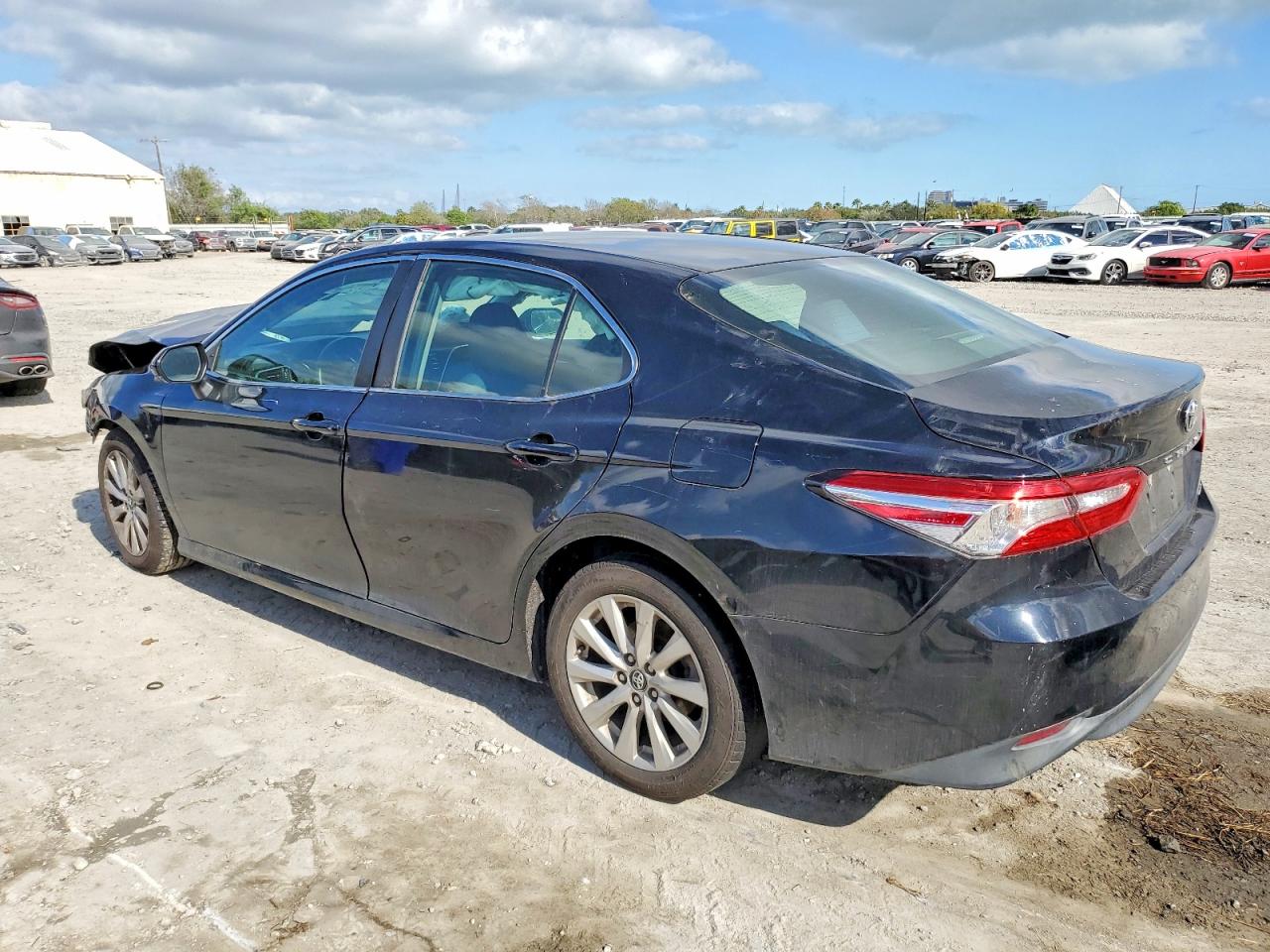 2018 TOYOTA CAMRY L photo 2