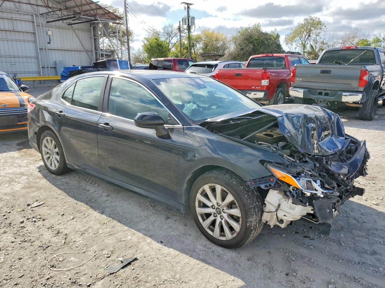 2018 TOYOTA CAMRY L photo 4