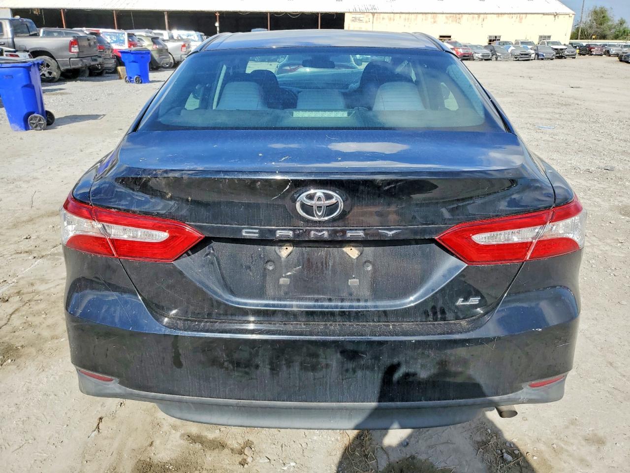 2018 TOYOTA CAMRY L photo 6