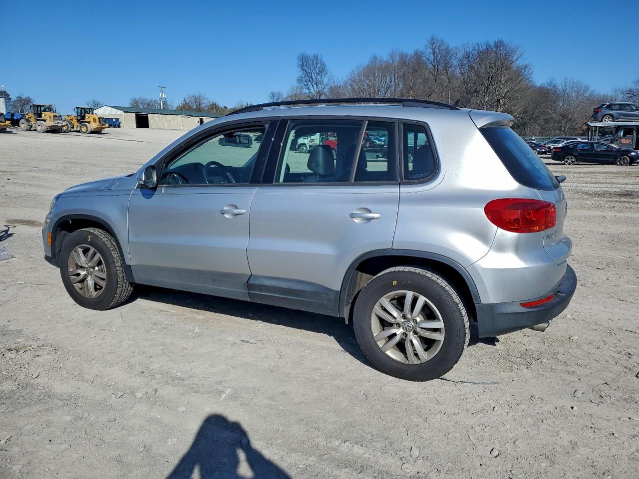 2016 VOLKSWAGEN TIGUAN S photo 2