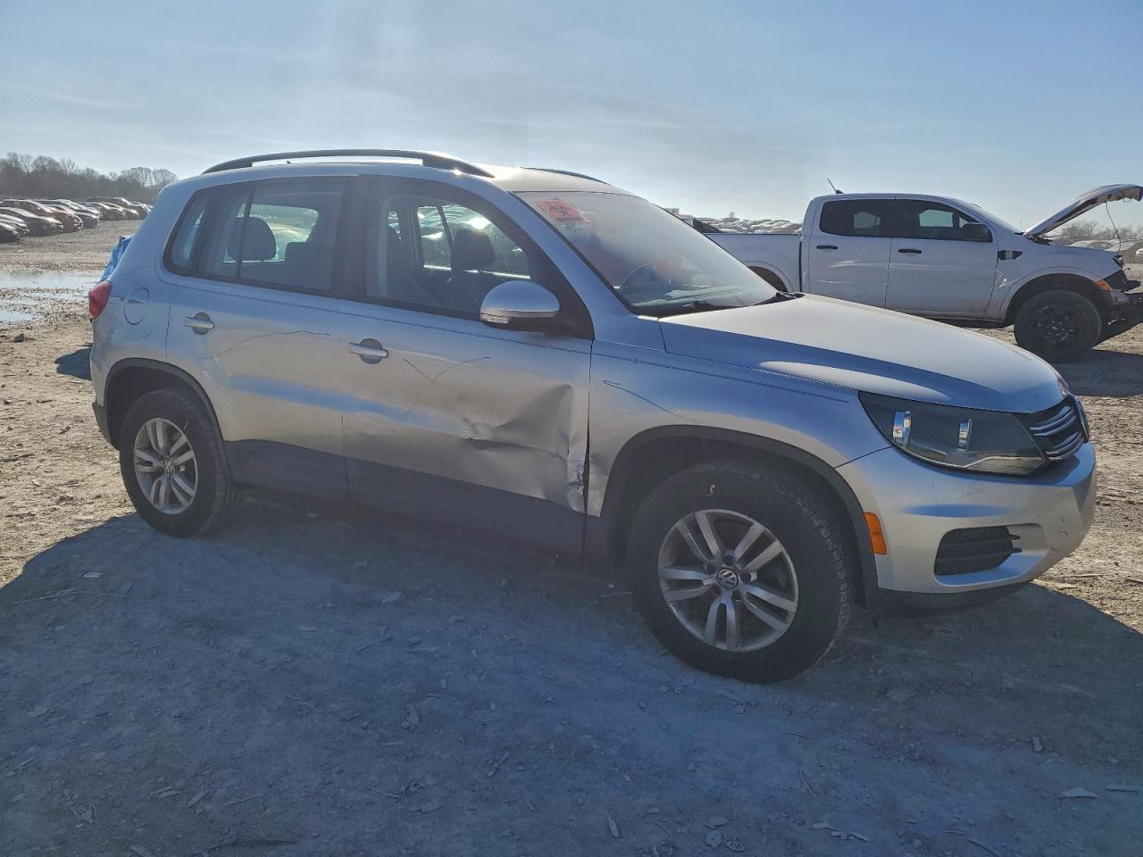 2016 VOLKSWAGEN TIGUAN S photo 4