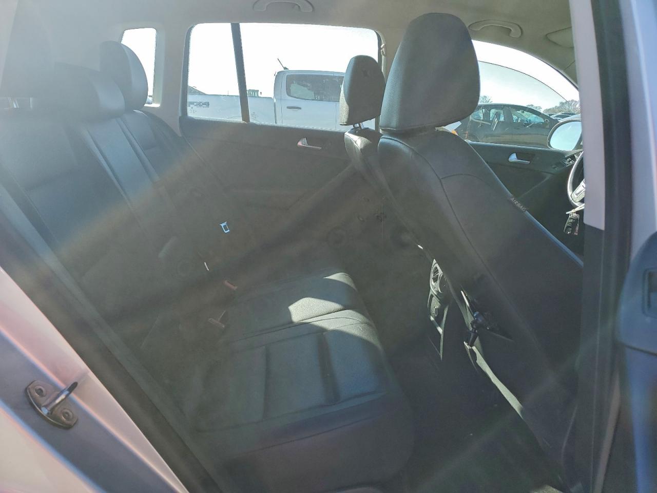 2016 VOLKSWAGEN TIGUAN S photo 11