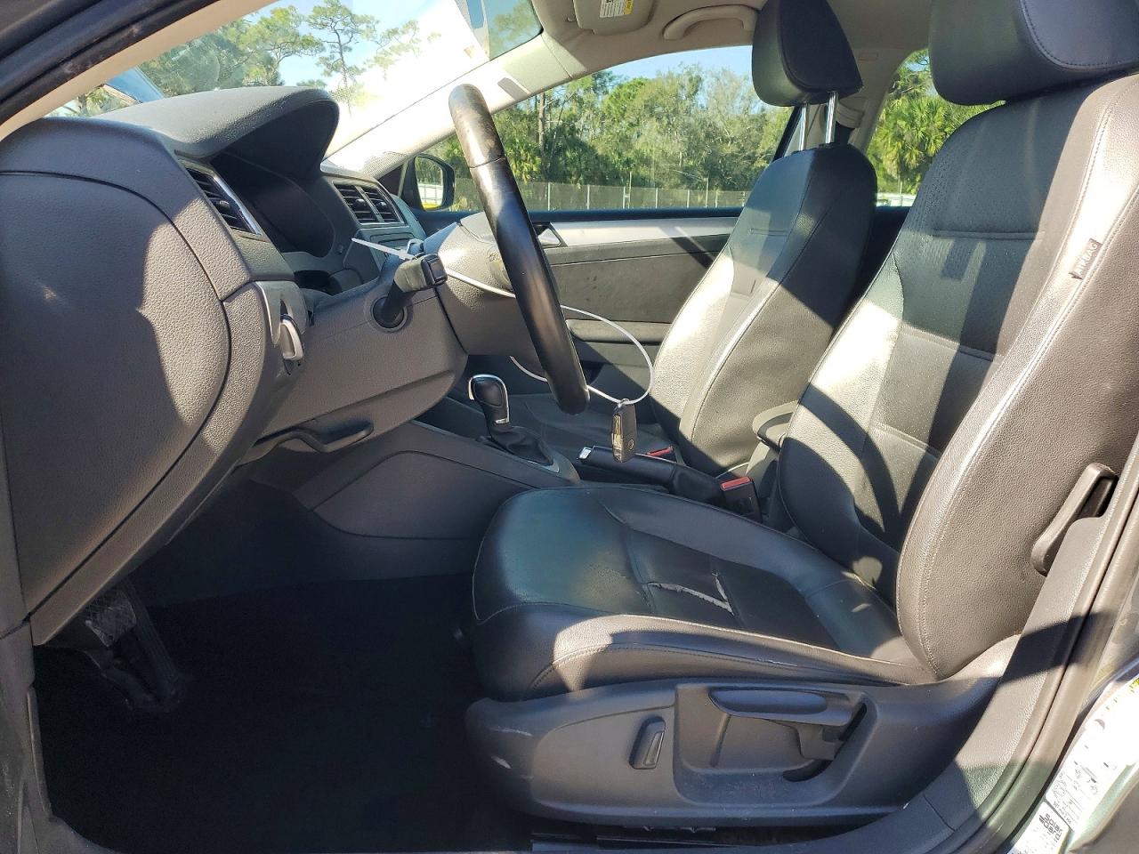 2014 VOLKSWAGEN JETTA SE photo 6