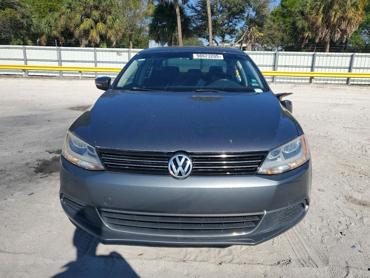 2014 VOLKSWAGEN JETTA SE photo 4