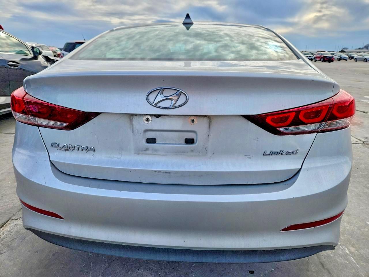 2017 HYUNDAI ELANTRA SE photo 11