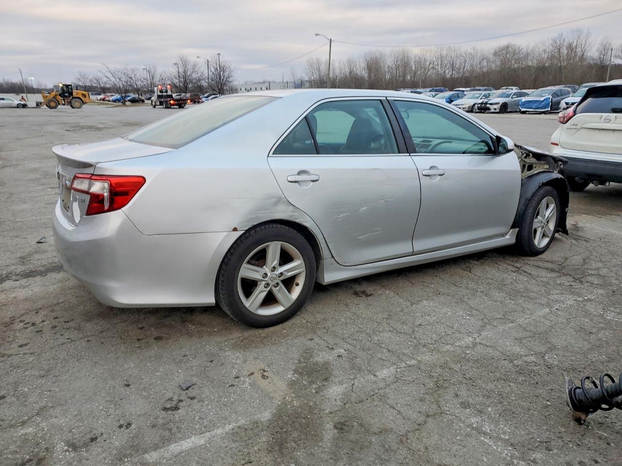2013 TOYOTA CAMRY L photo 3