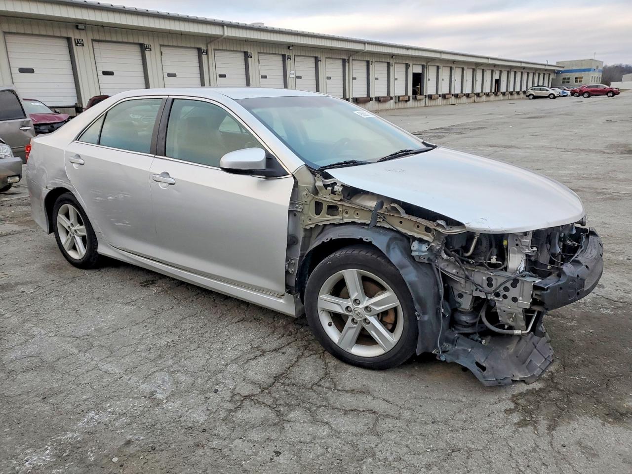 2013 TOYOTA CAMRY L photo 4