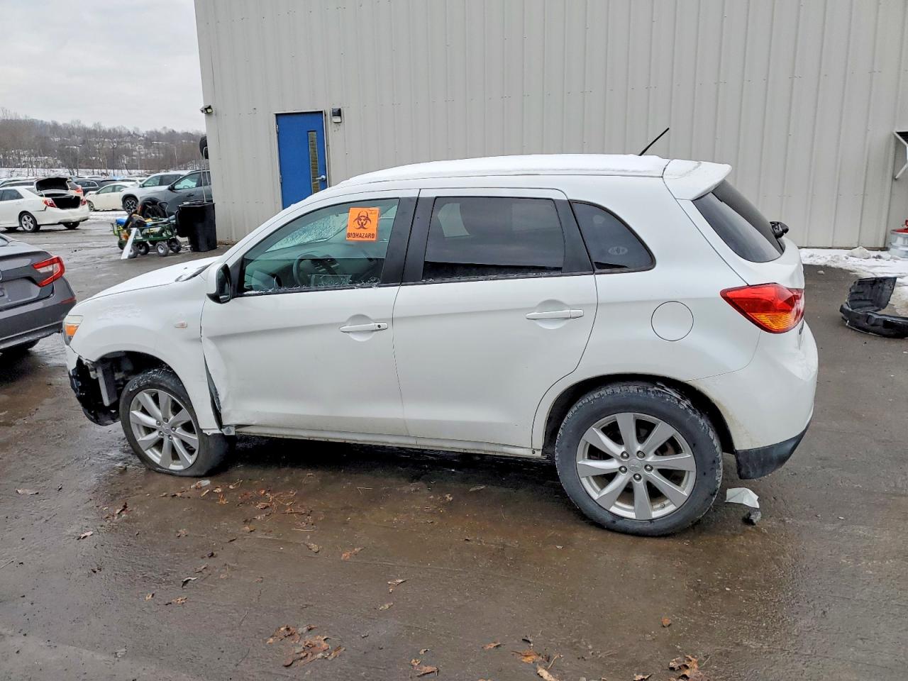 2015 MITSUBISHI OUTLANDER SPORT ES photo 2