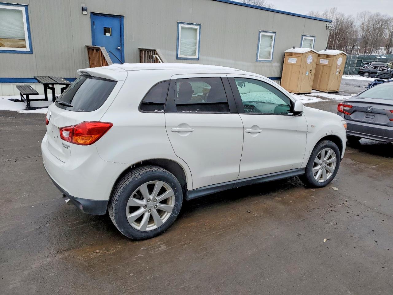 2015 MITSUBISHI OUTLANDER SPORT ES photo 3
