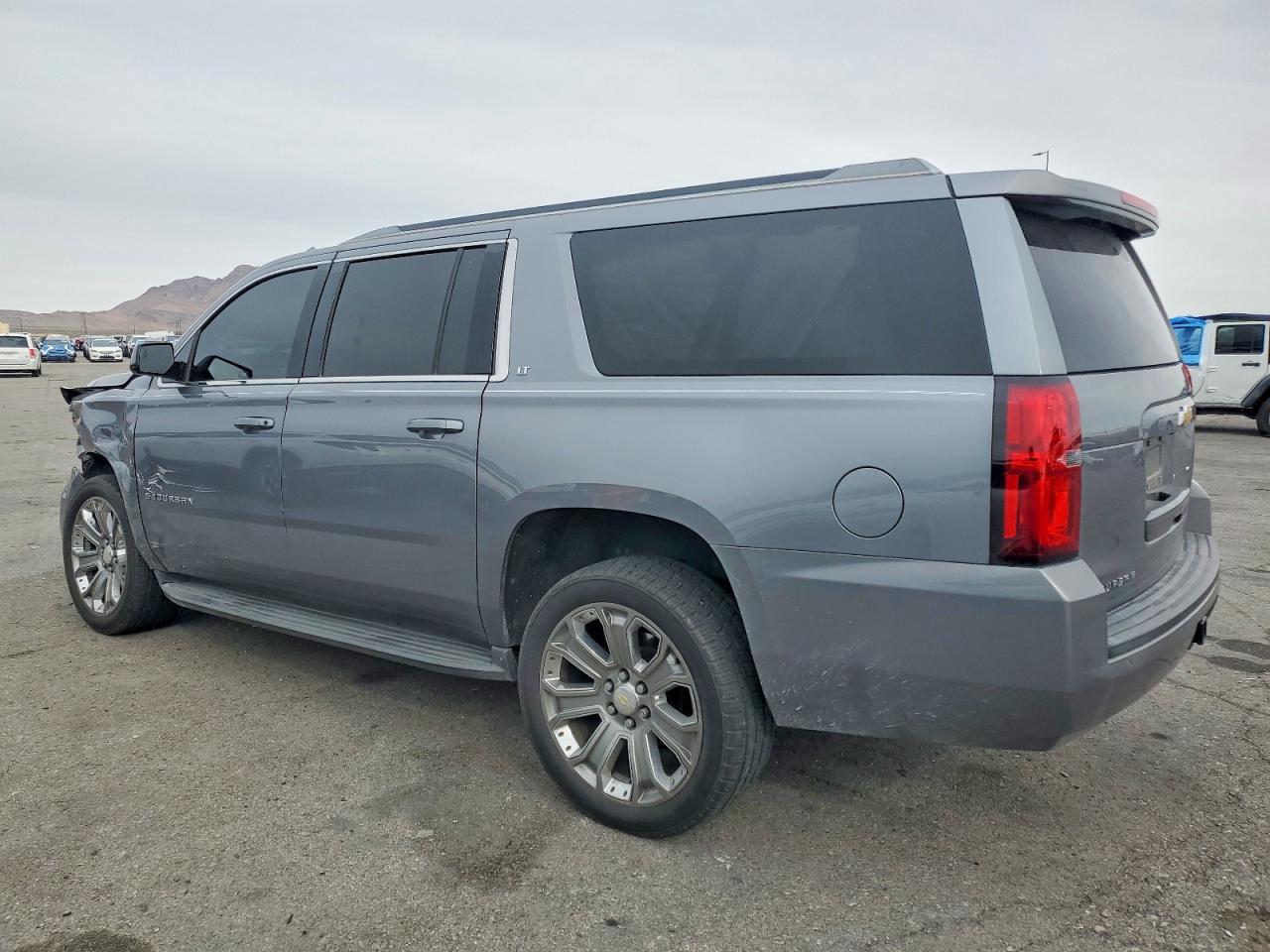 2018 CHEVROLET SUBURBAN C1500 LT photo 2