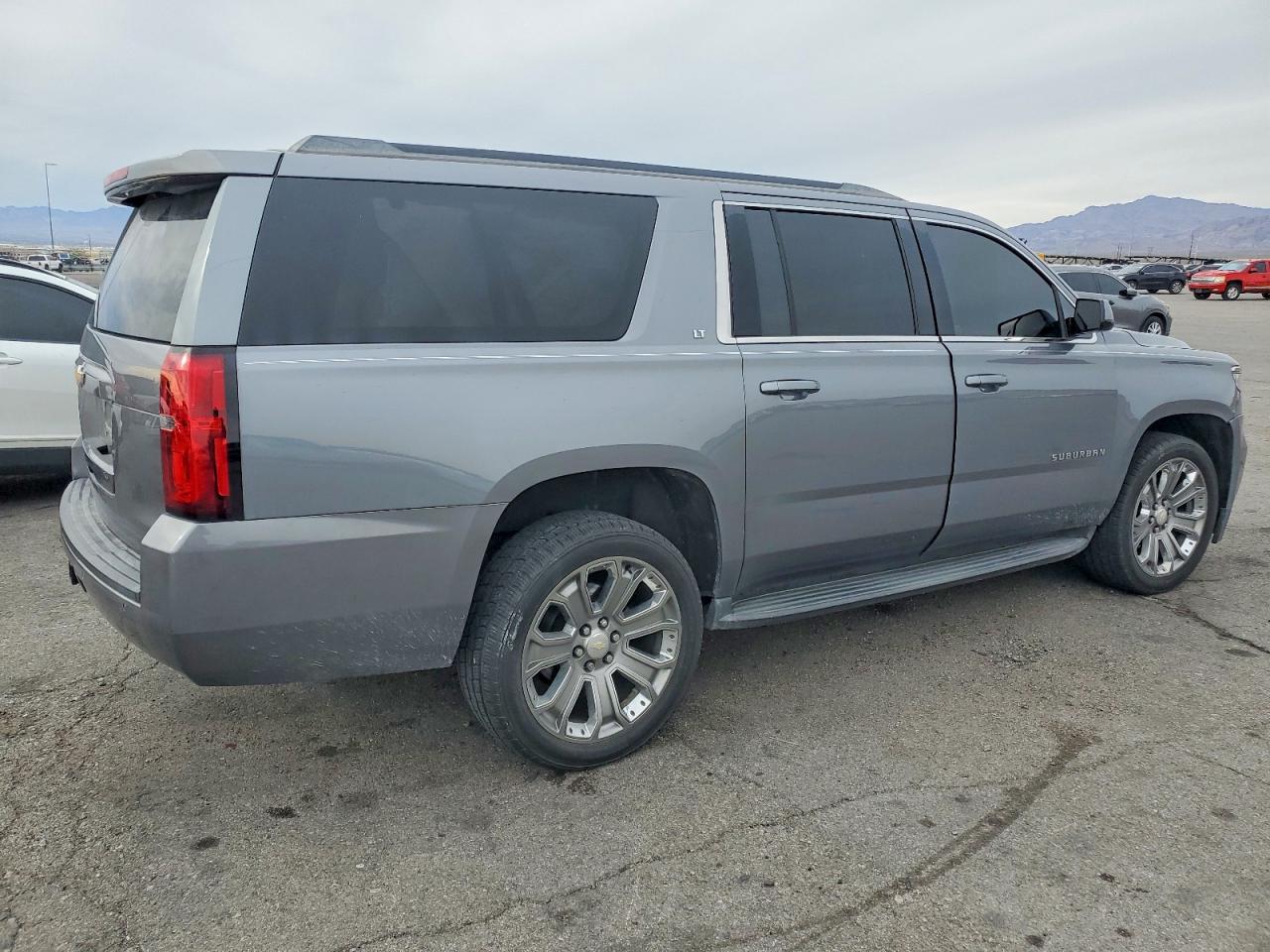 2018 CHEVROLET SUBURBAN C1500 LT photo 3