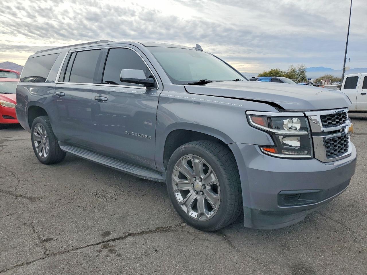 2018 CHEVROLET SUBURBAN C1500 LT photo 4