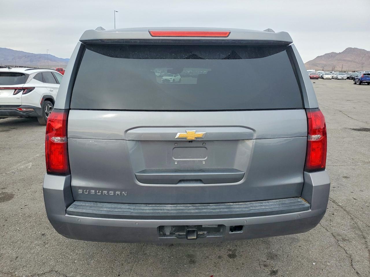 2018 CHEVROLET SUBURBAN C1500 LT photo 6