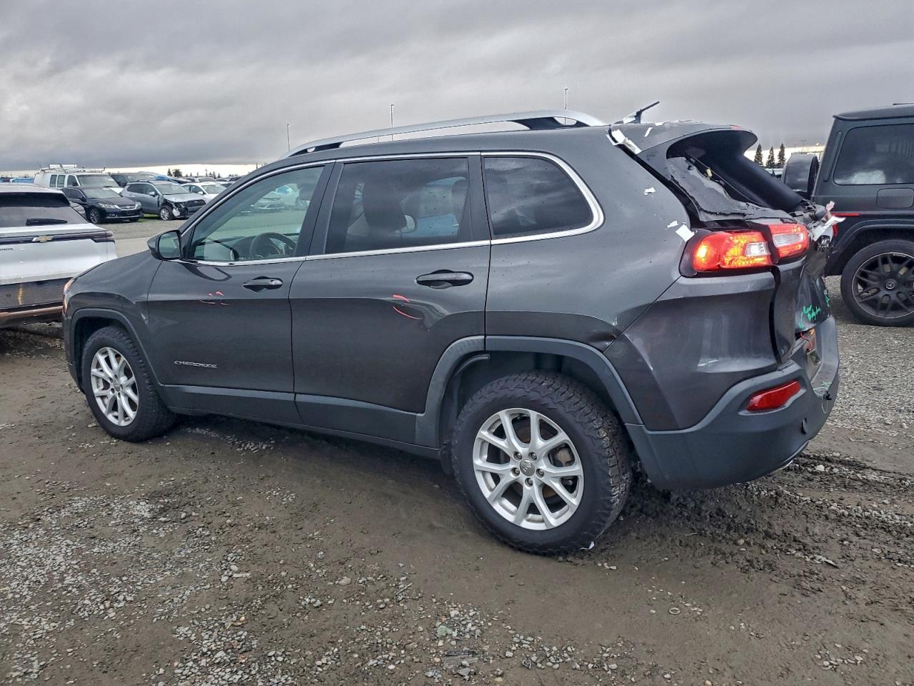 2016 JEEP CHEROKEE LATITUDE photo 3