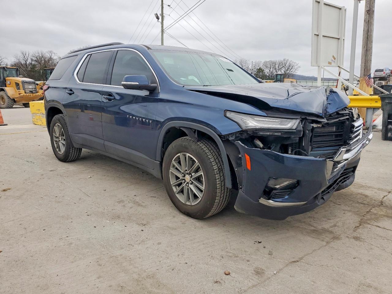 2023 CHEVROLET TRAVERSE LT photo 4
