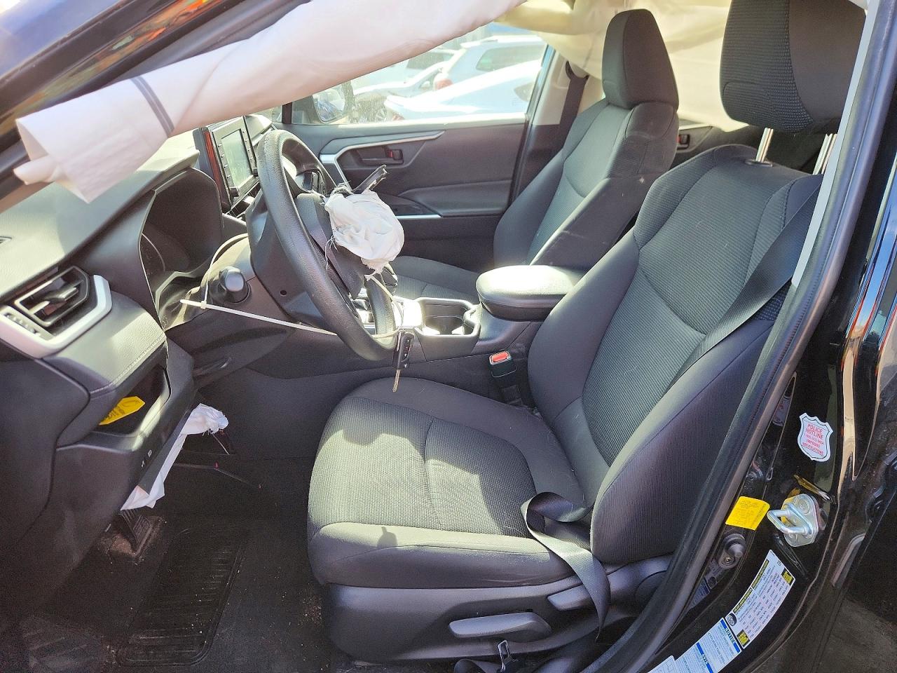 2021 TOYOTA RAV4 LE photo 7