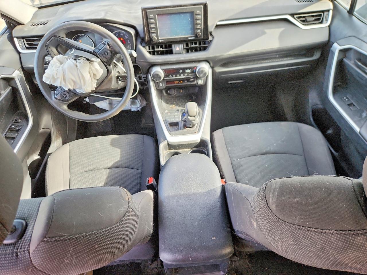 2021 TOYOTA RAV4 LE photo 8