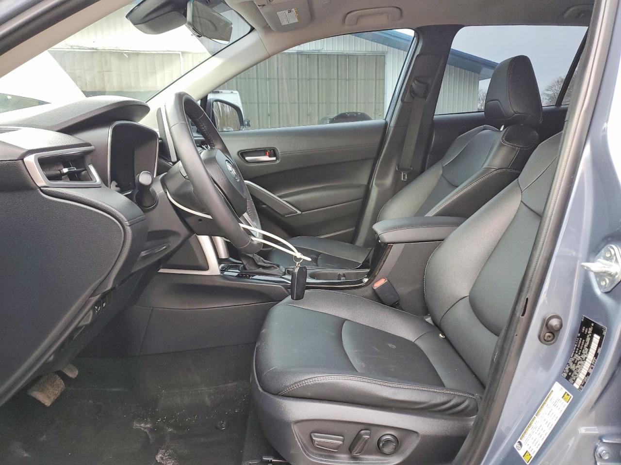 2024 TOYOTA COROLLA CROSS XLE photo 7