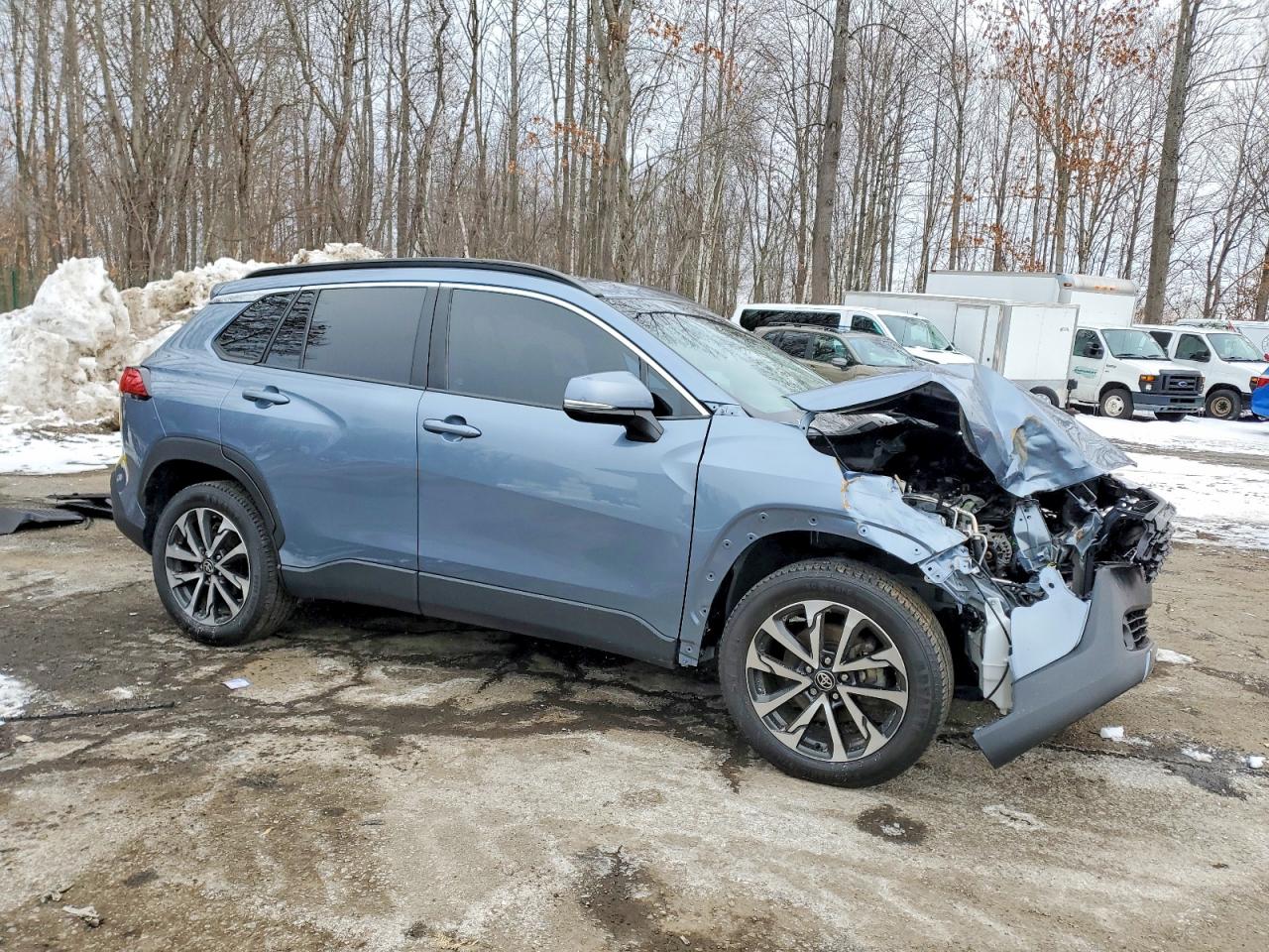 2024 TOYOTA COROLLA CROSS XLE photo 4