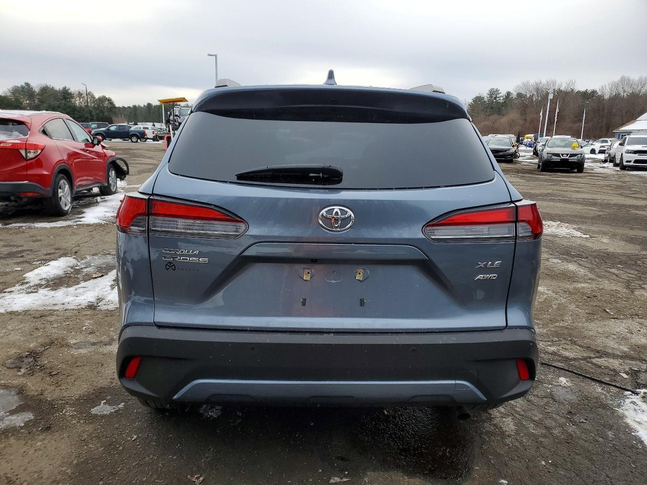 2024 TOYOTA COROLLA CROSS XLE photo 6