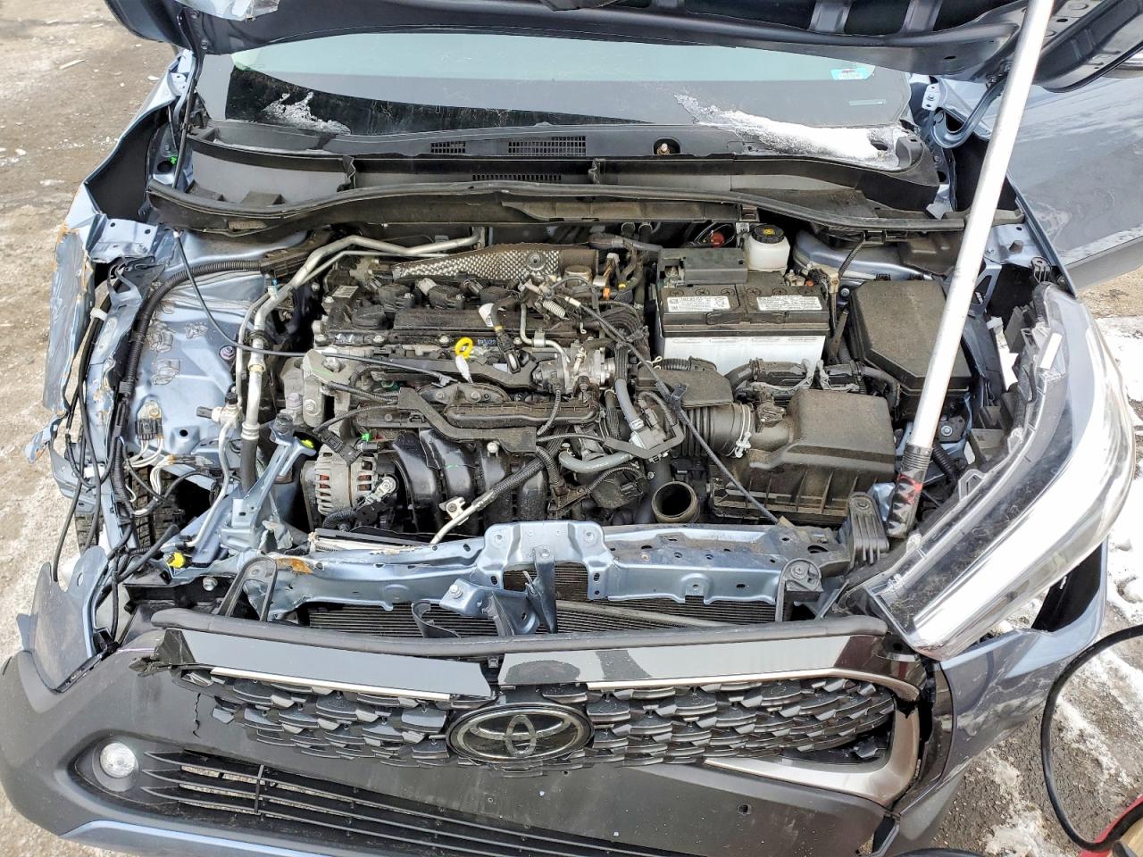 2024 TOYOTA COROLLA CROSS XLE photo 12
