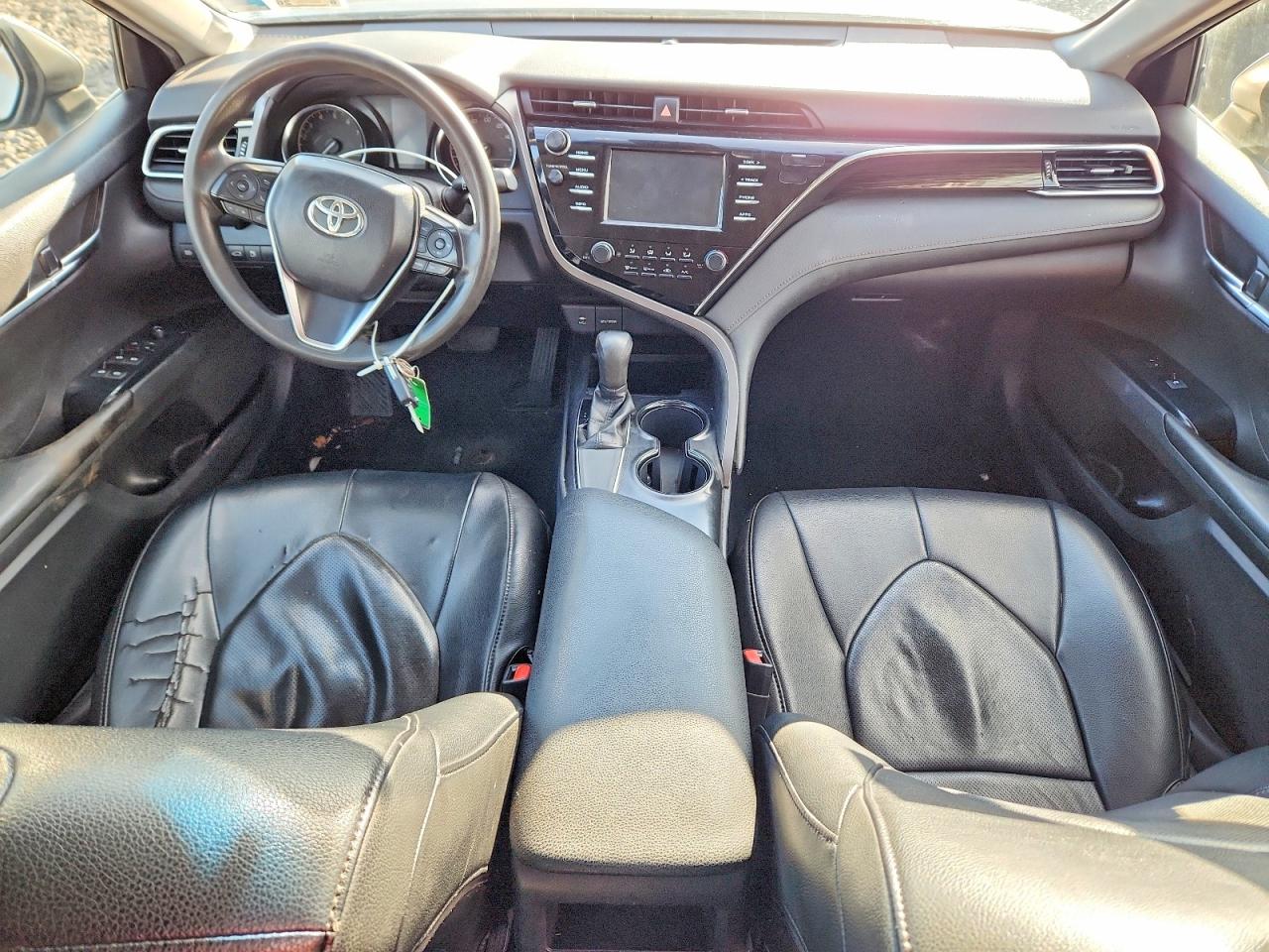 2018 TOYOTA CAMRY L photo 8