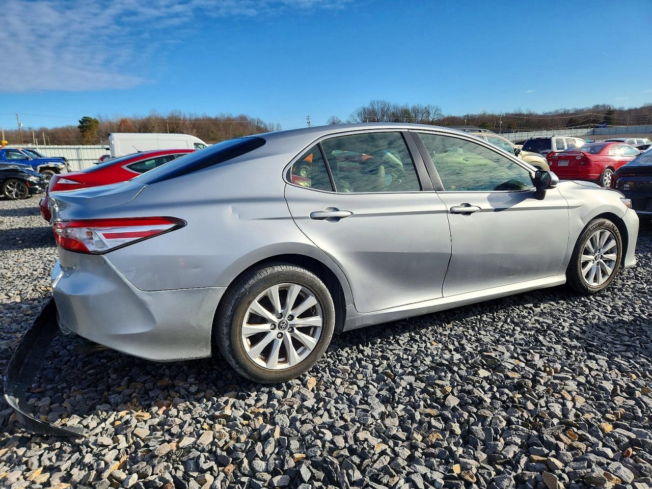 2018 TOYOTA CAMRY L photo 3