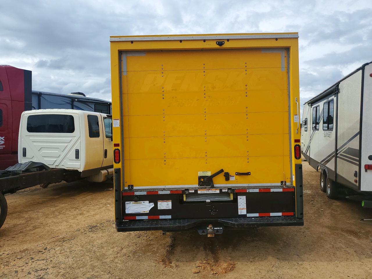 2023 GMC SAVANA BOX TRUCK photo 6