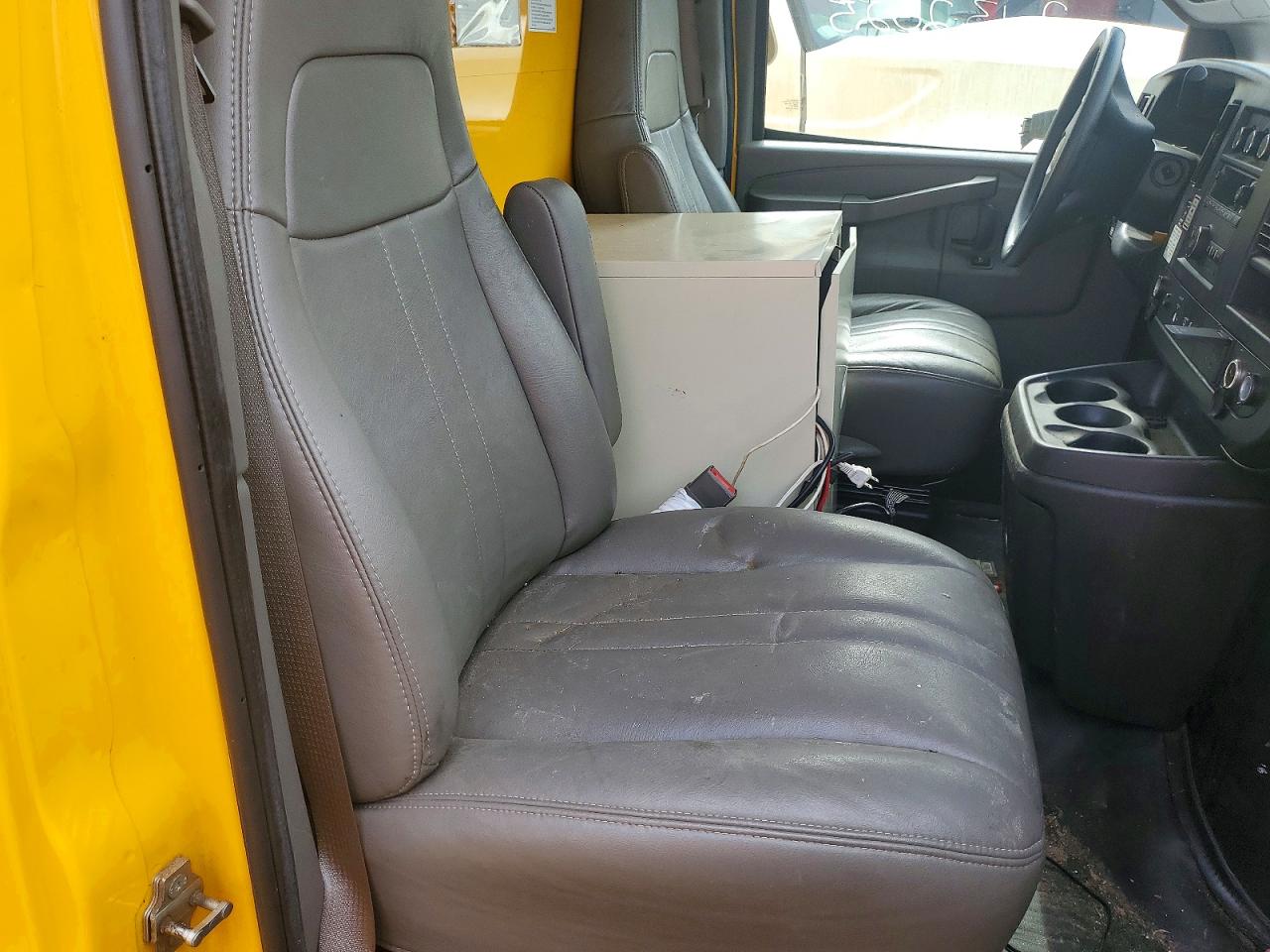 2023 GMC SAVANA BOX TRUCK photo 10