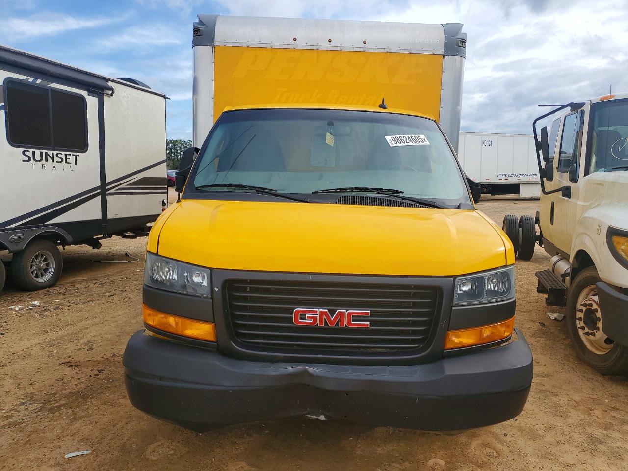 2023 GMC SAVANA BOX TRUCK photo 5