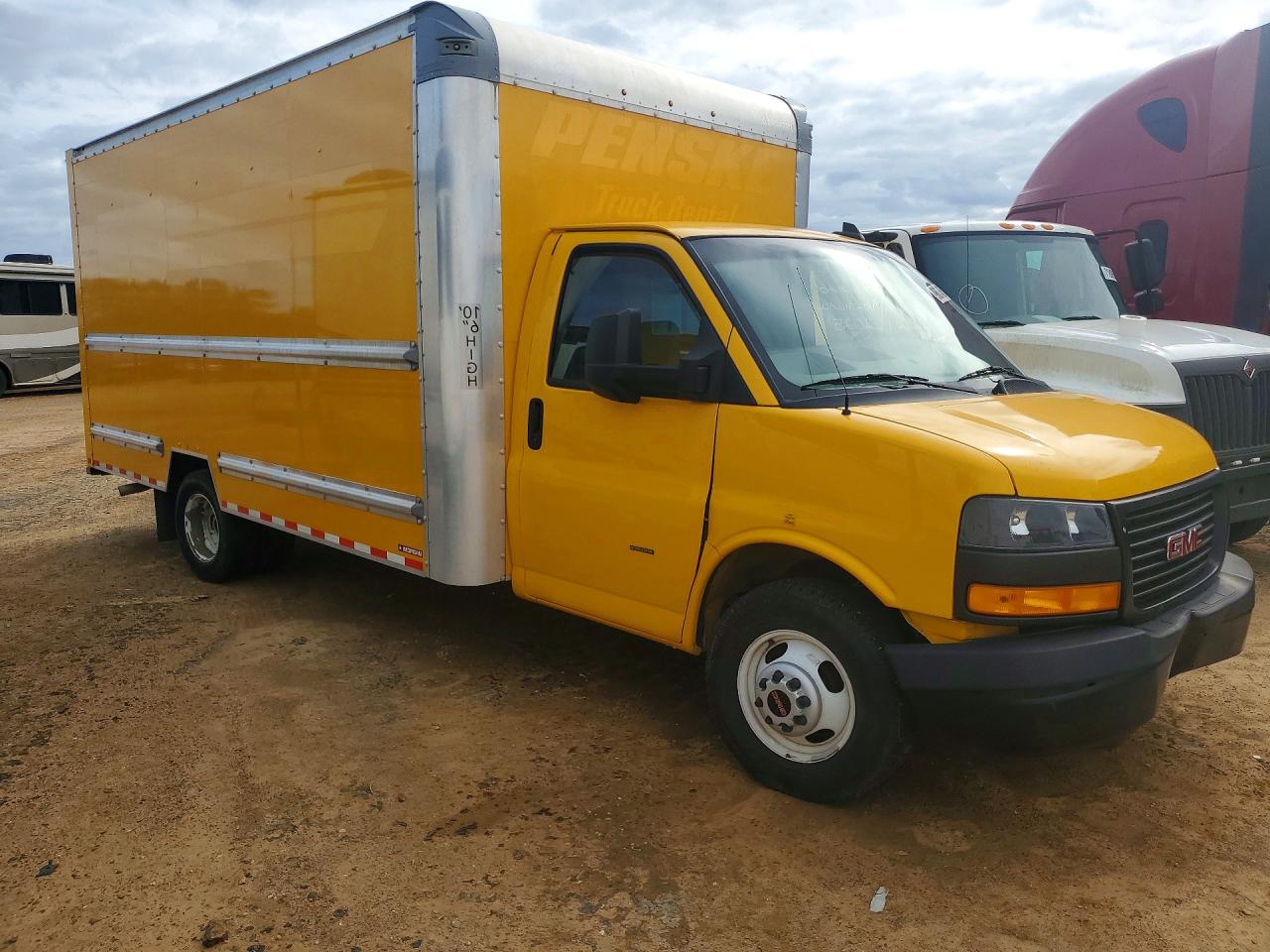 2023 GMC SAVANA BOX TRUCK photo 4