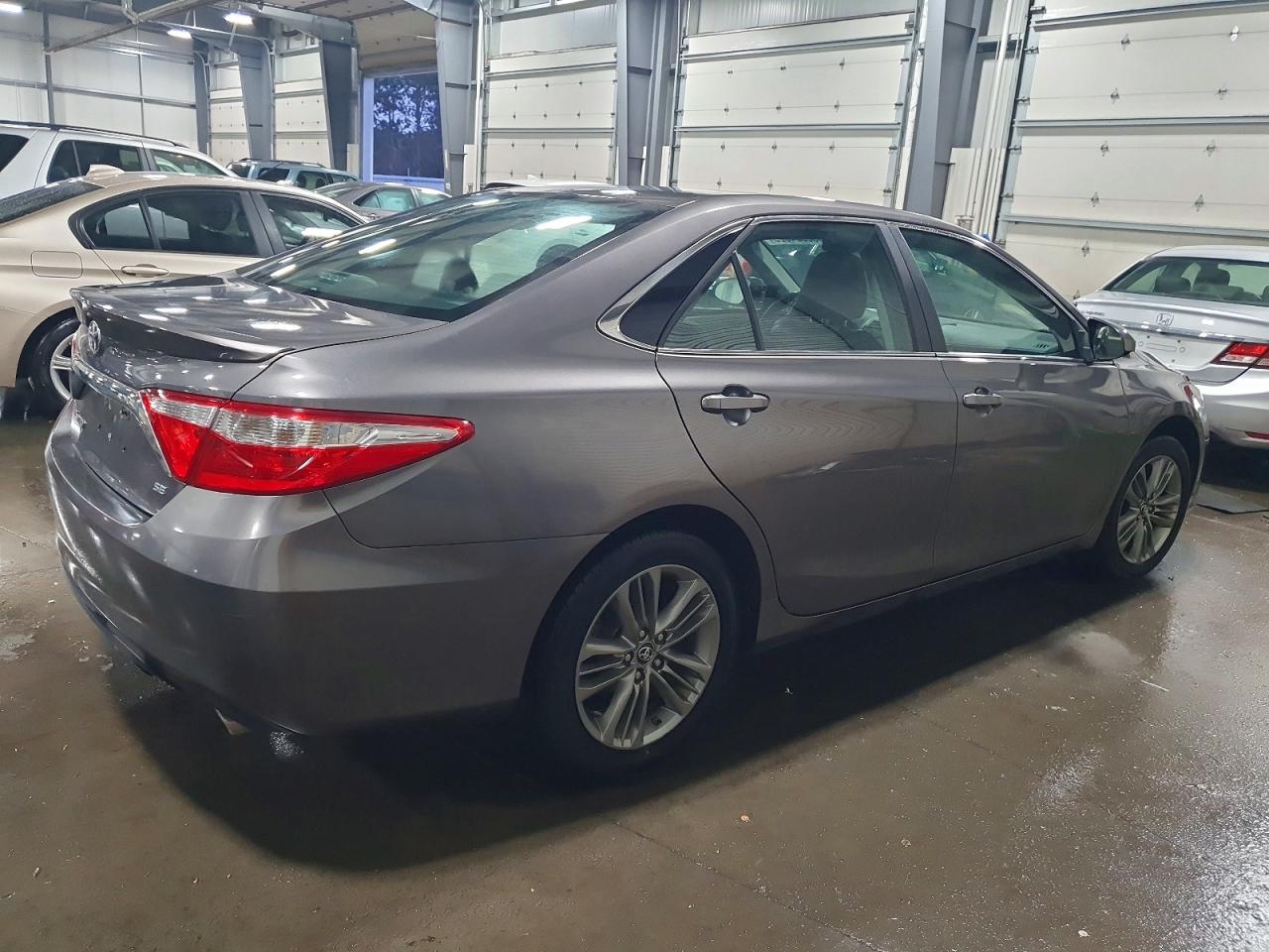 2016 TOYOTA CAMRY LE photo 3