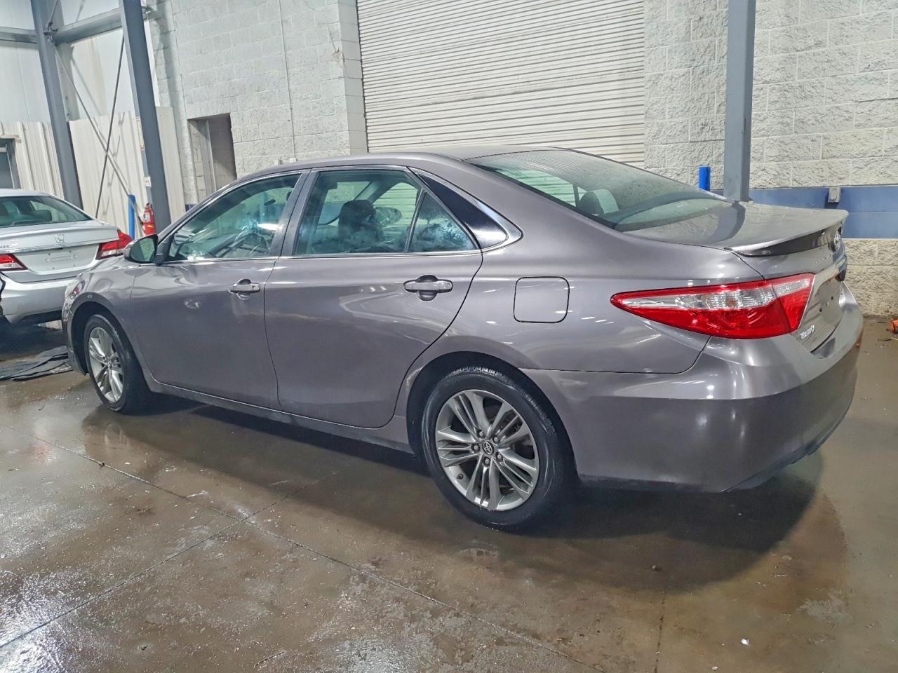 2016 TOYOTA CAMRY LE photo 2
