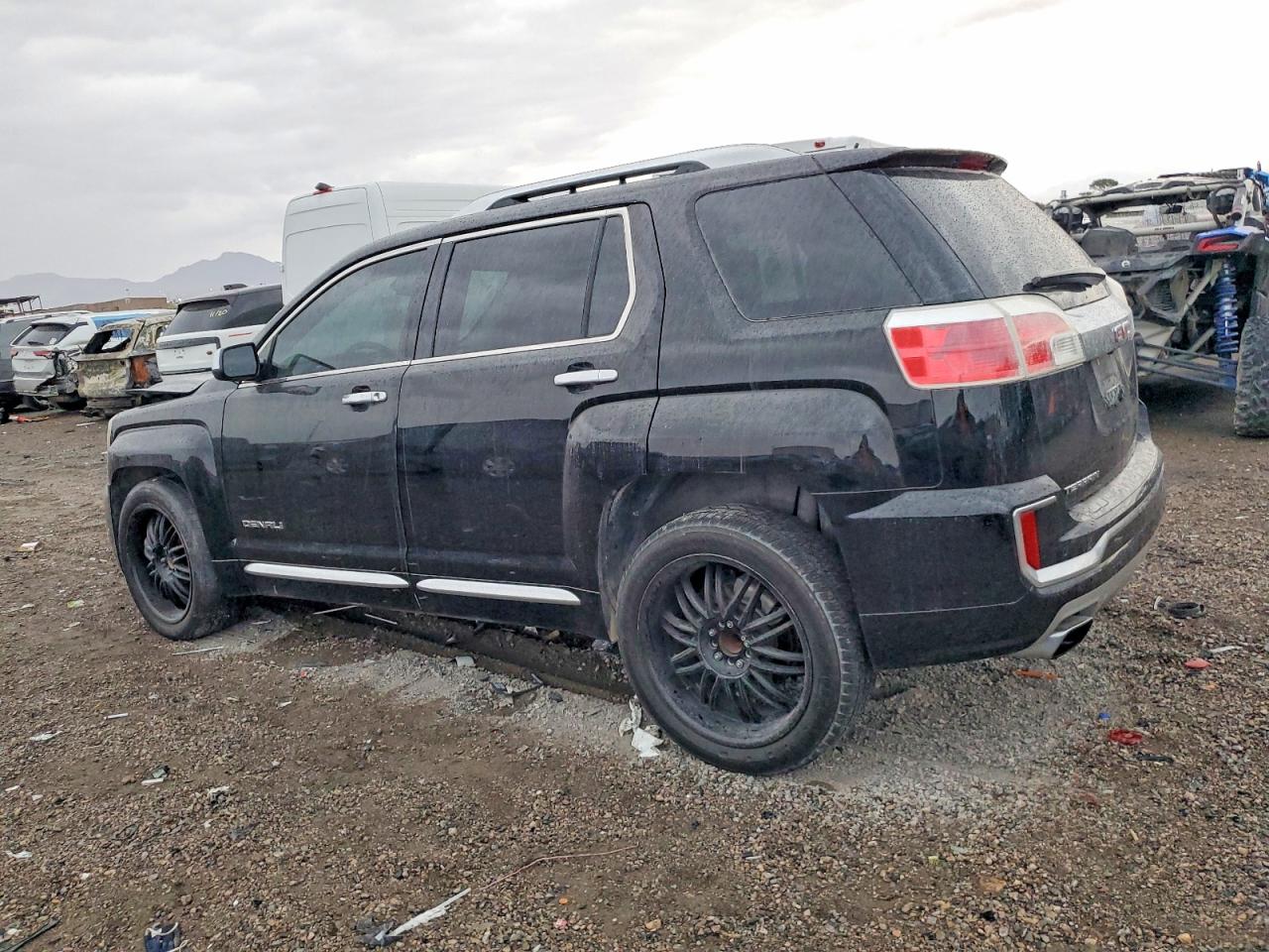 2017 GMC TERRAIN DENALI photo 2