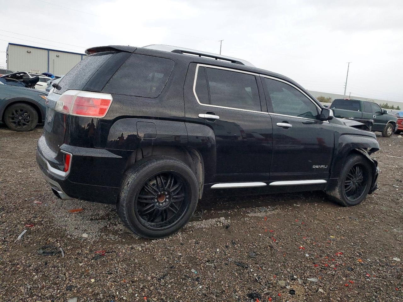 2017 GMC TERRAIN DENALI photo 3