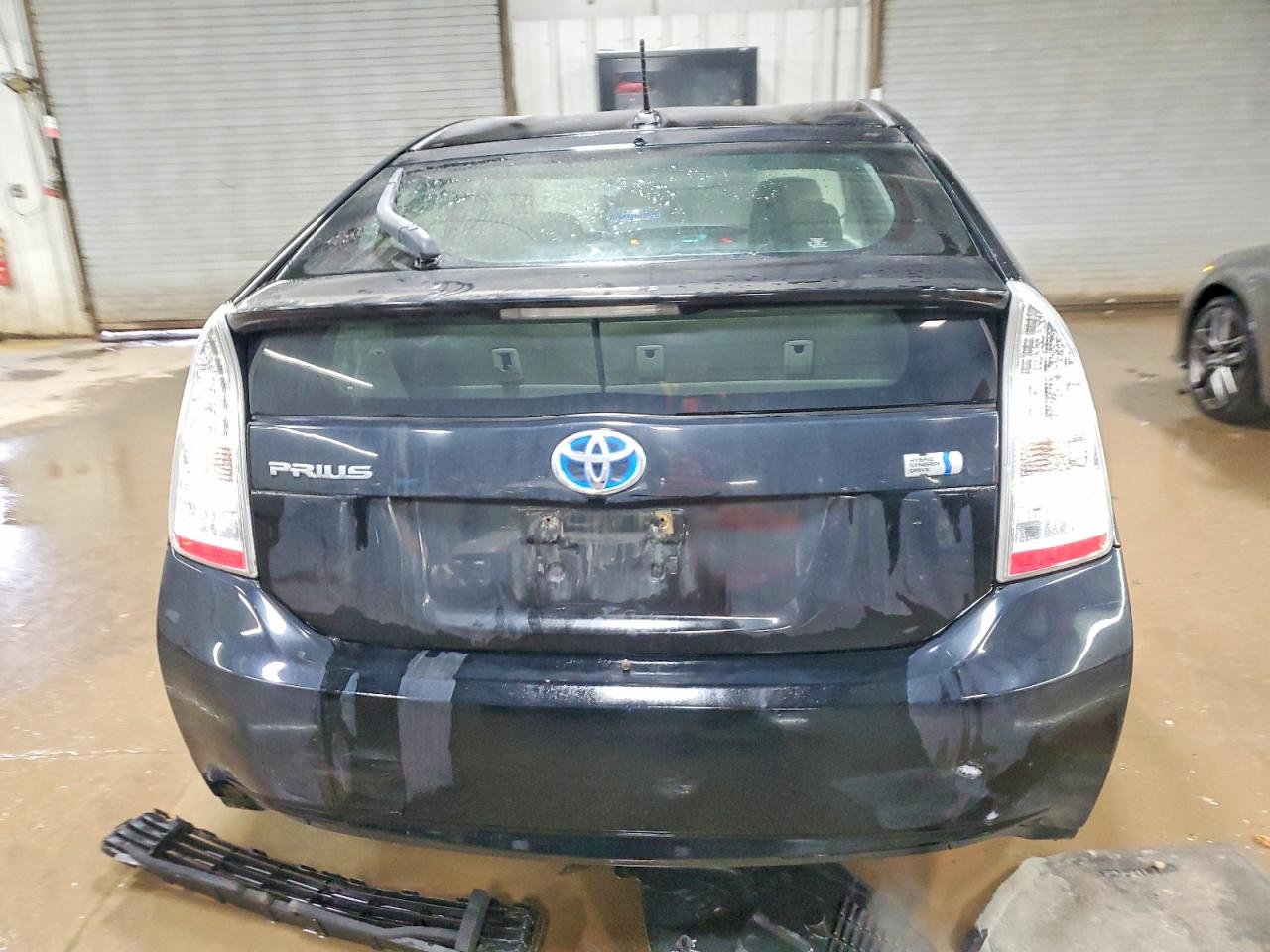 2011 TOYOTA PRIUS photo 6