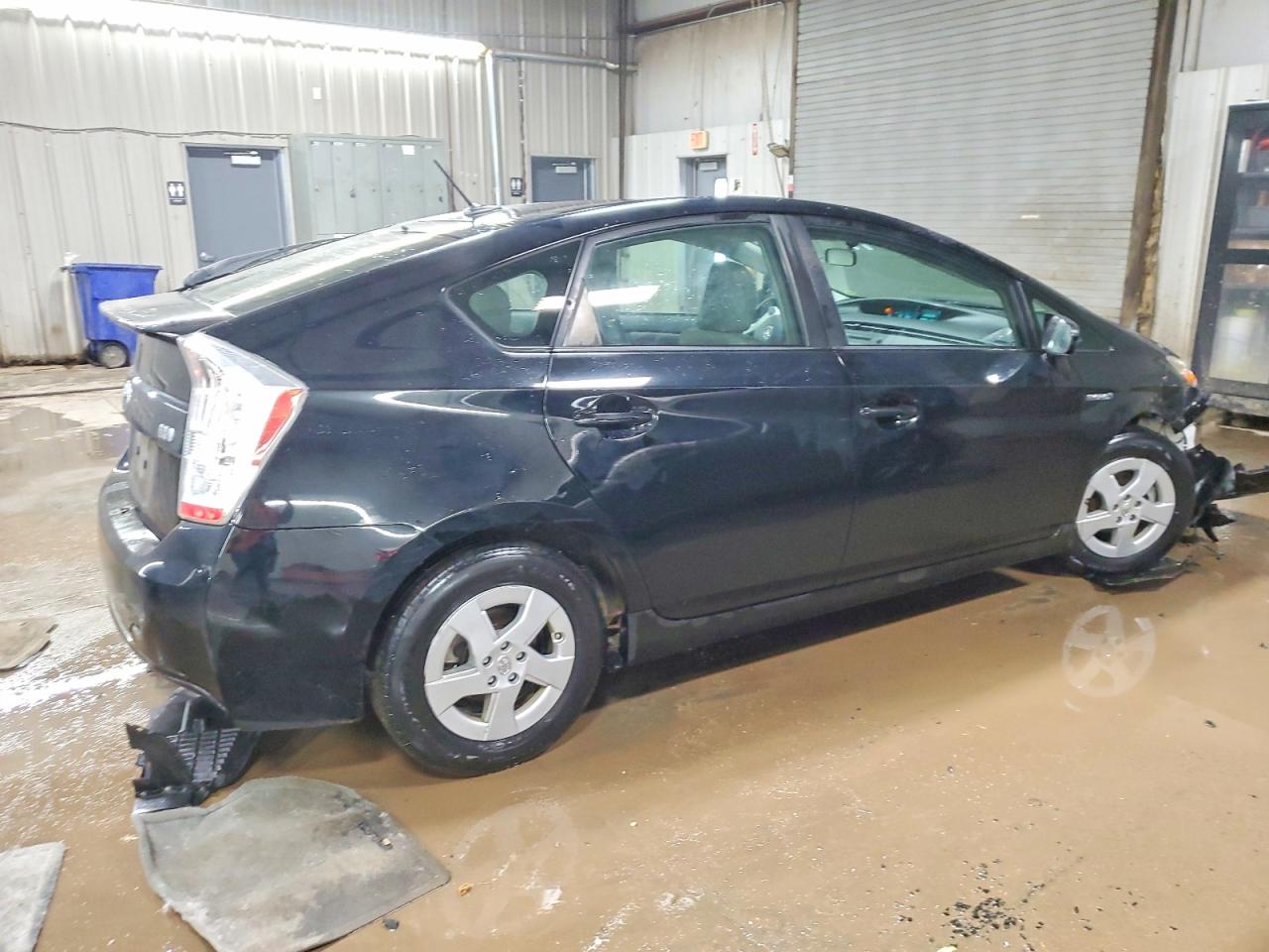 2011 TOYOTA PRIUS photo 3