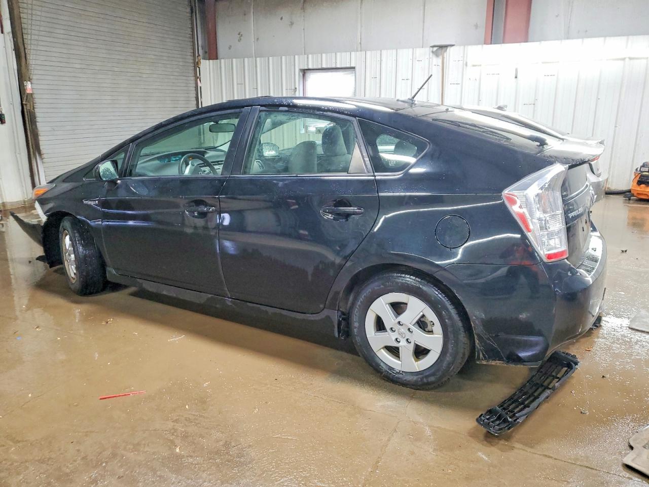 2011 TOYOTA PRIUS photo 2
