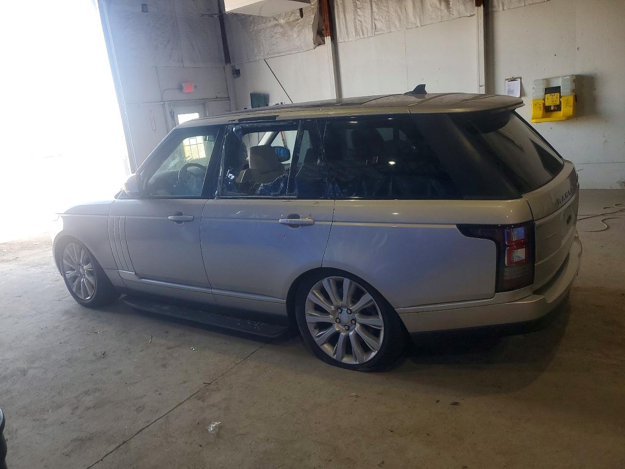 2016 LAND ROVER RANGE ROVER SUPERCHARGED photo 2