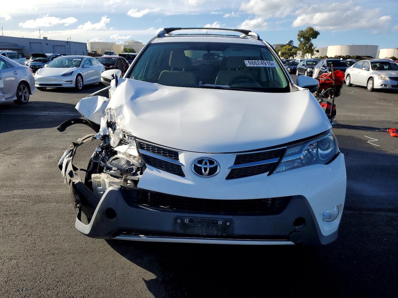 2013 TOYOTA RAV4 XLE photo 5
