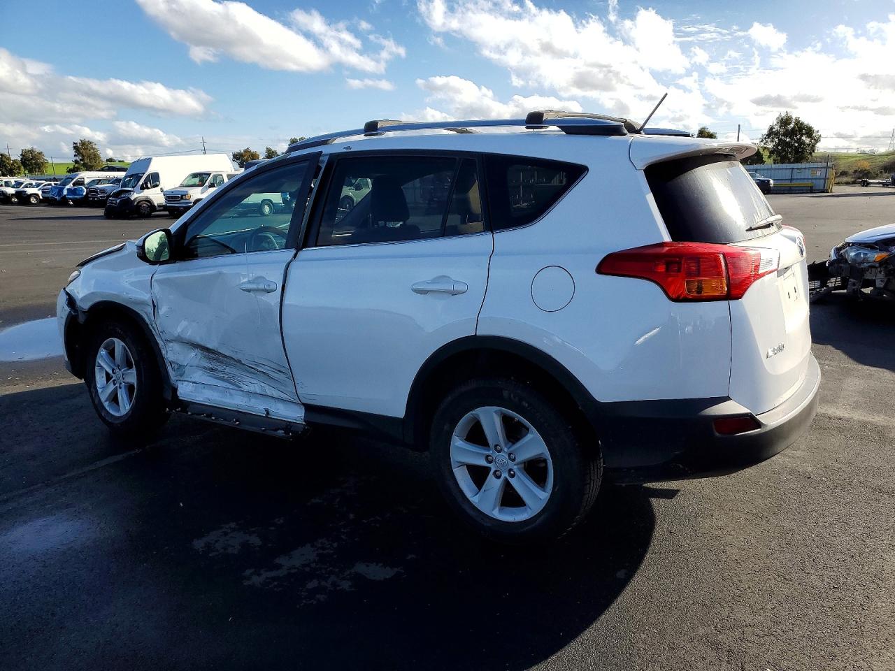 2013 TOYOTA RAV4 XLE photo 2