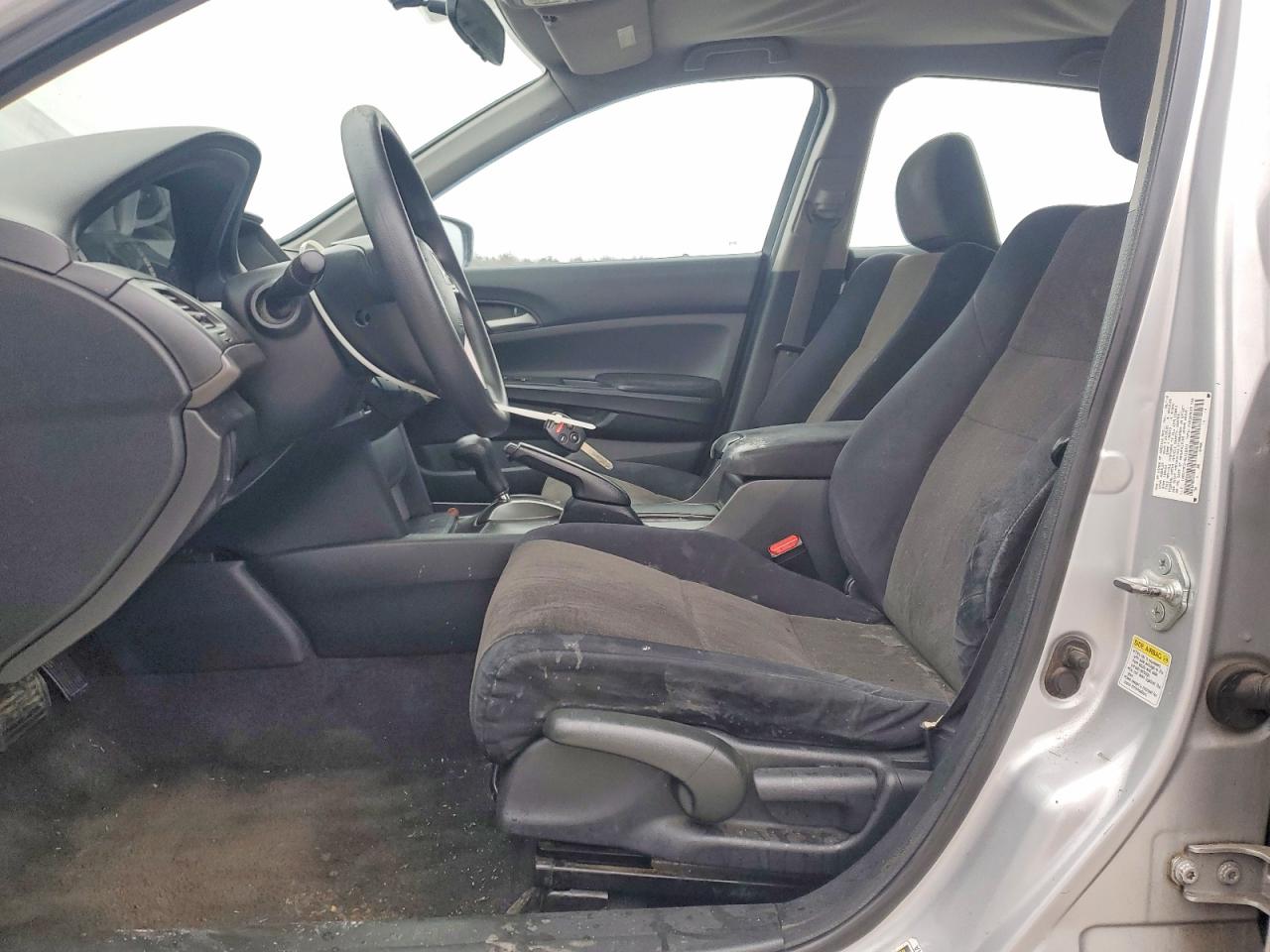 2010 HONDA ACCORD LX photo 7
