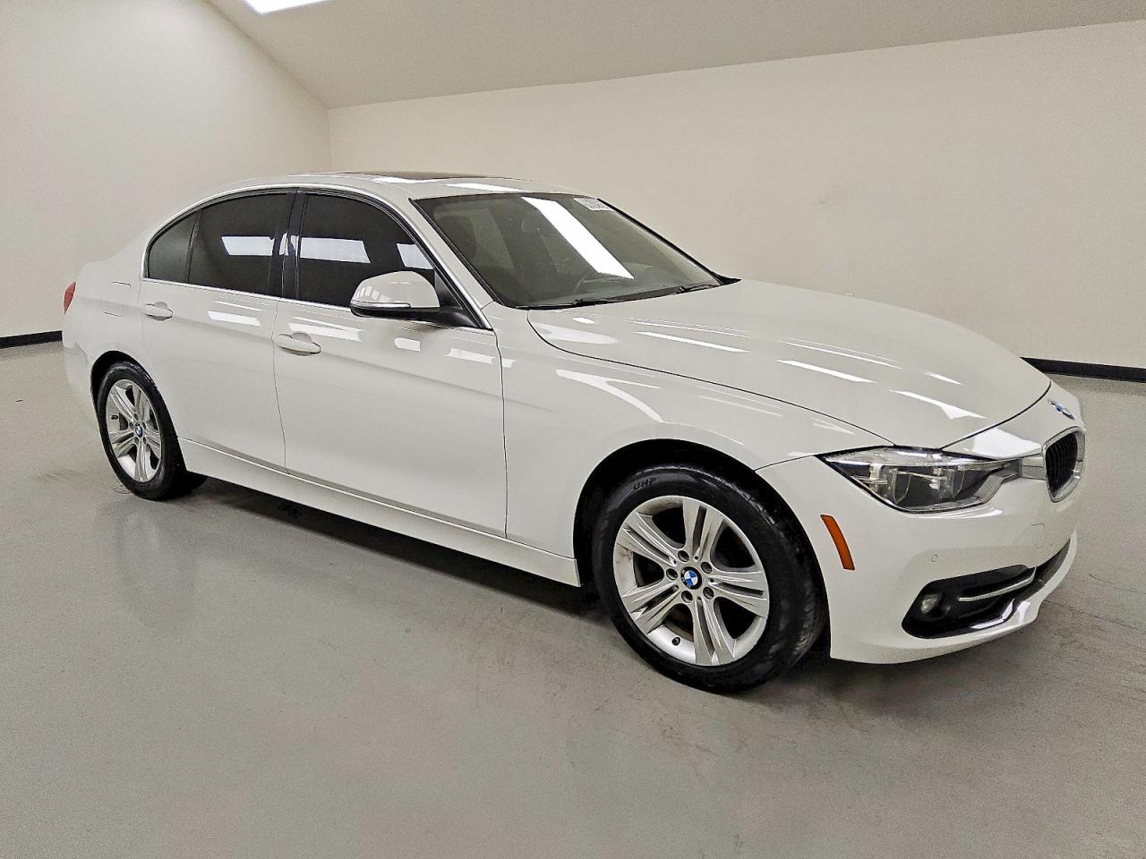 2017 BMW 330 I photo 4
