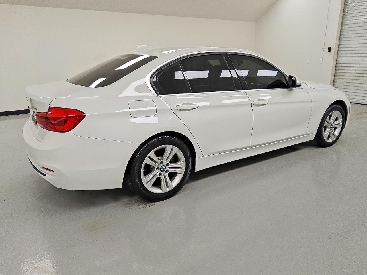 2017 BMW 330 I photo 3